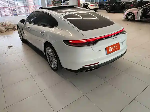 Porsche Panamera 2022