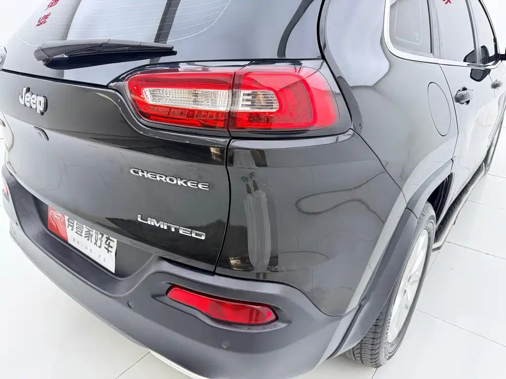 Jeep Cherokee 2017 — фото 8