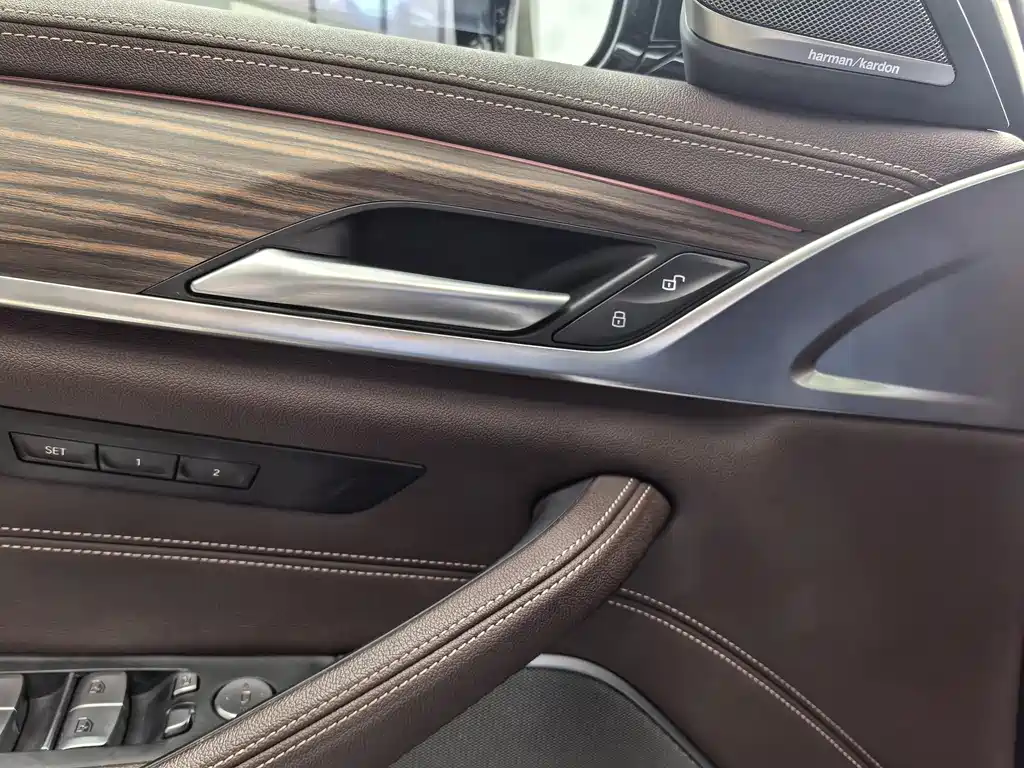 BMW 5 Series 2021 — фото 13