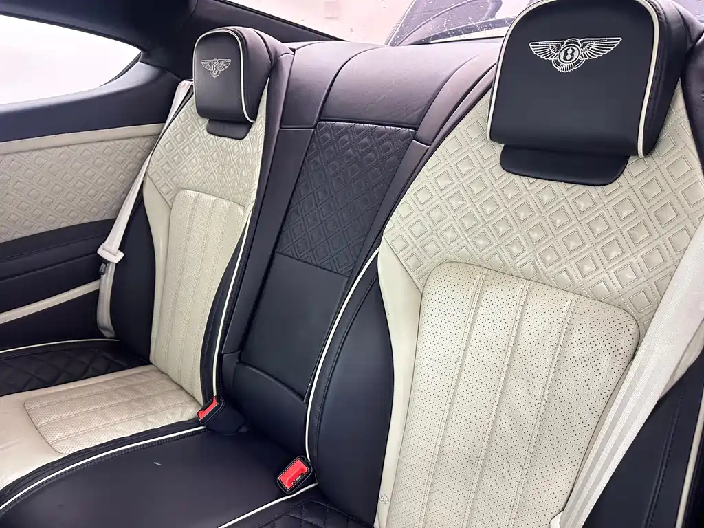 Bentley Continental 2015 — фото 26
