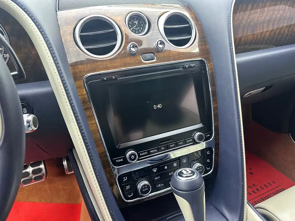 Bentley Continental 2015 — фото 27