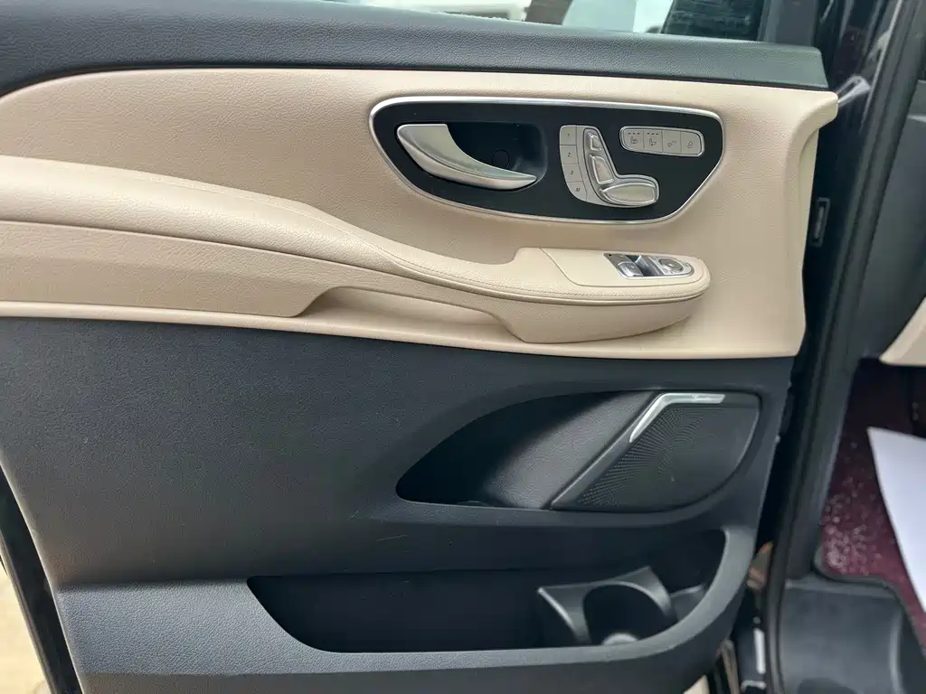 Mercedes-Benz V-Class 2020 — фото 12