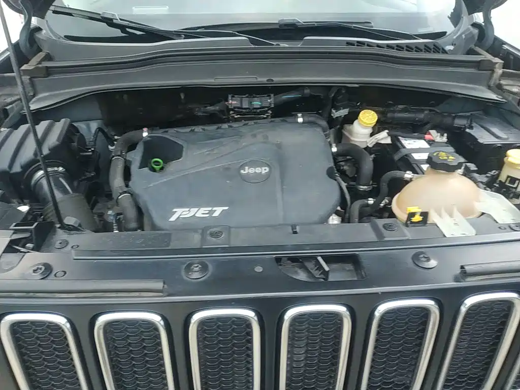 Jeep Renegade 2016 — фото 10