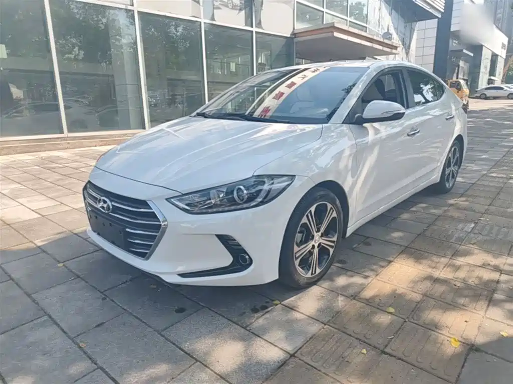 Hyundai Elantra 2018 — фото 2