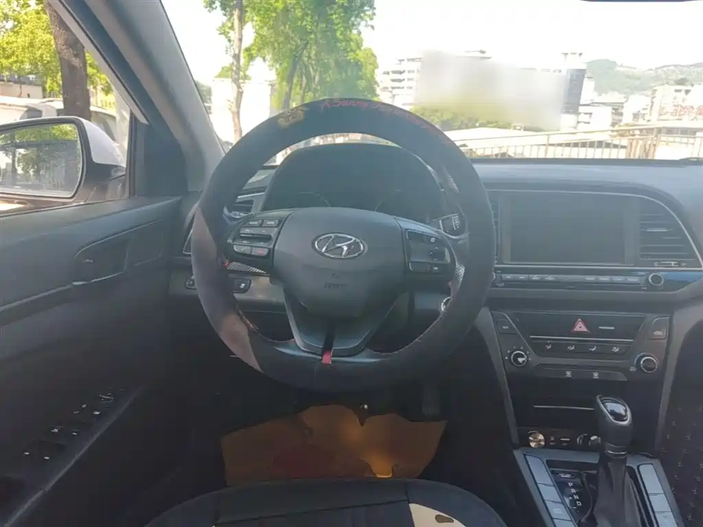 Hyundai Elantra 2018 — фото 11