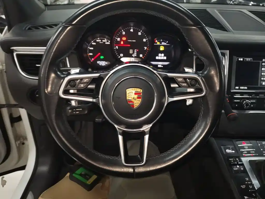 Porsche Macan 2015 — фото 11