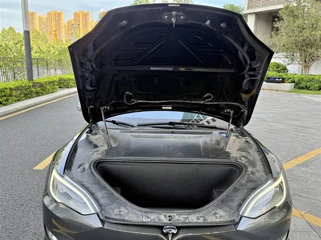 Tesla Model S 2019 — фото 10