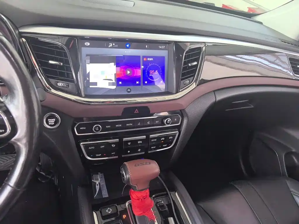 GAC Trumpchi GS8 2017 — фото 9