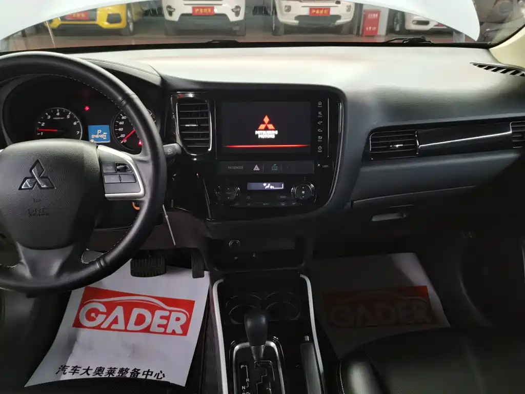 Mitsubishi Outlander 2021 — фото 13