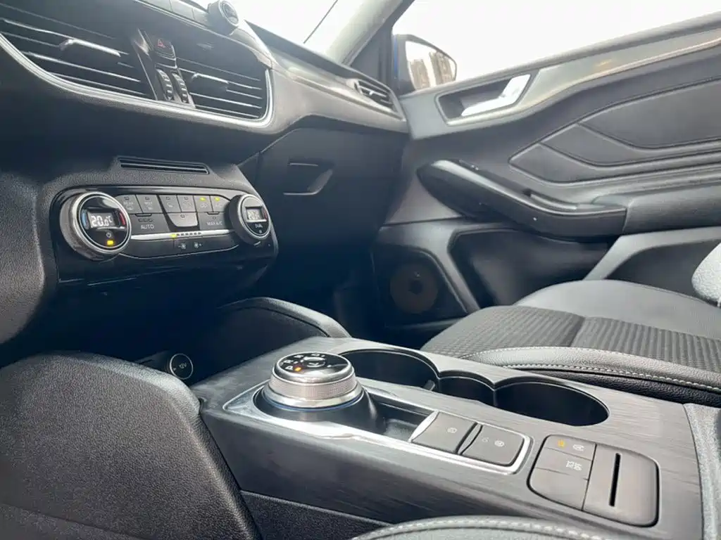 Ford Focus 2020 — фото 13