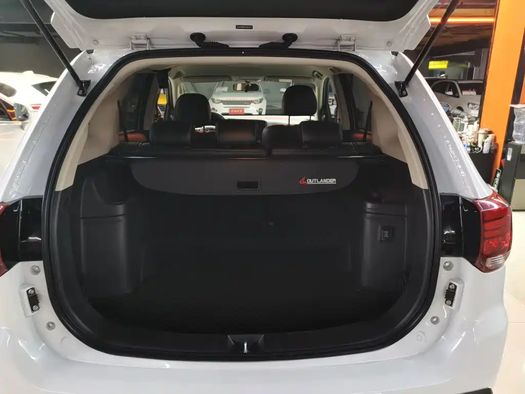 Mitsubishi Outlander 2021 — фото 19
