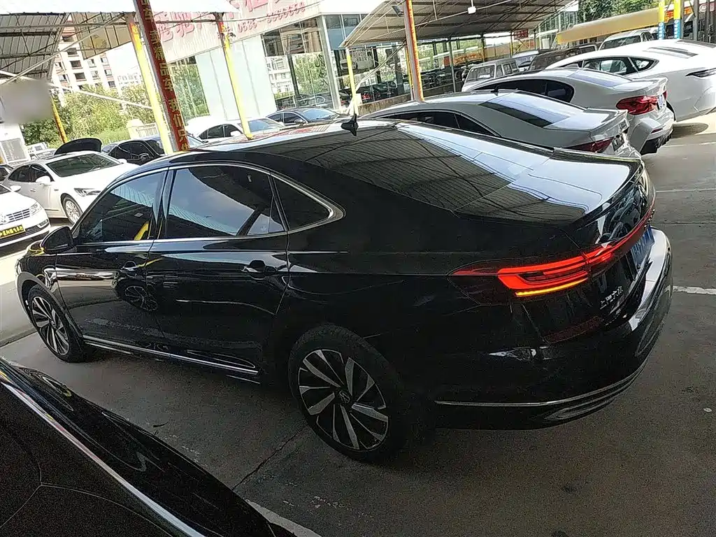 Volkswagen Passat 2023 — фото 24