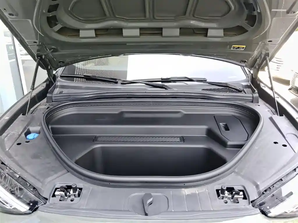 Audi Q6L e-tron 2025 — фото 20