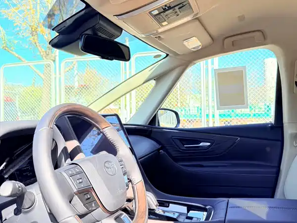 Toyota Alphard 2025