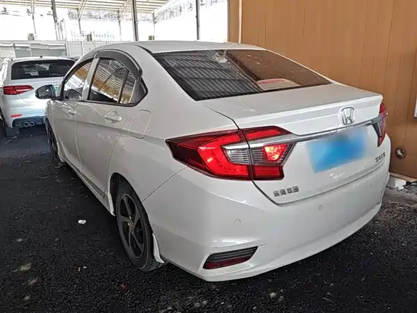 Honda Greiz 2016