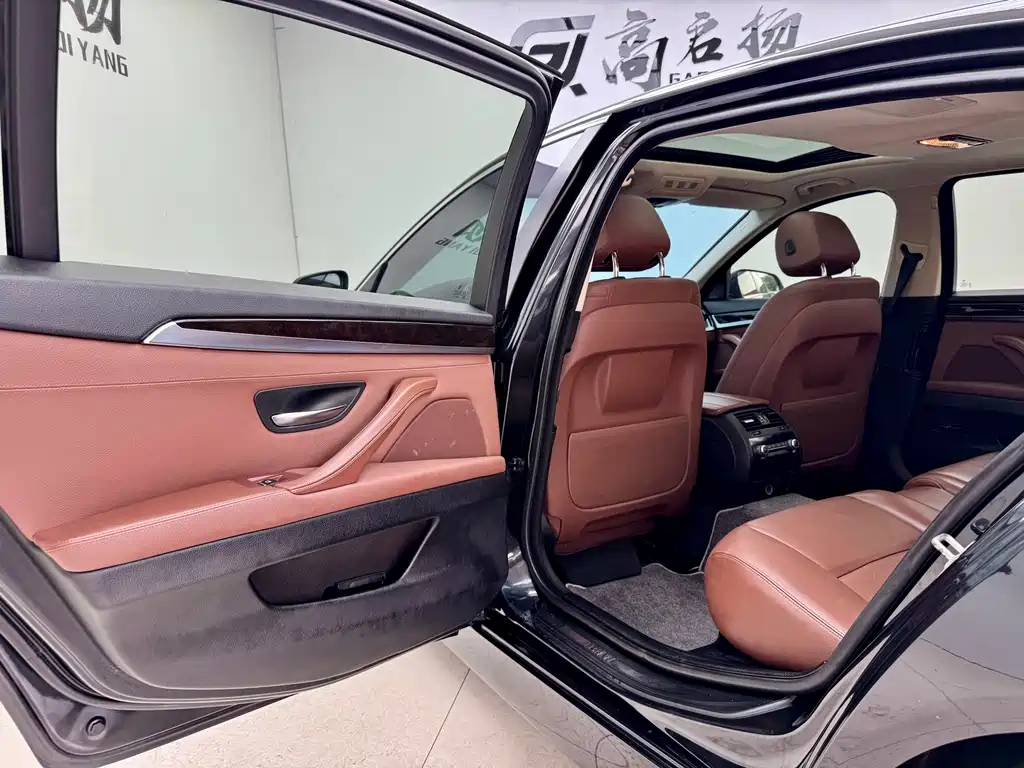 BMW 5 Series 2015 — фото 10