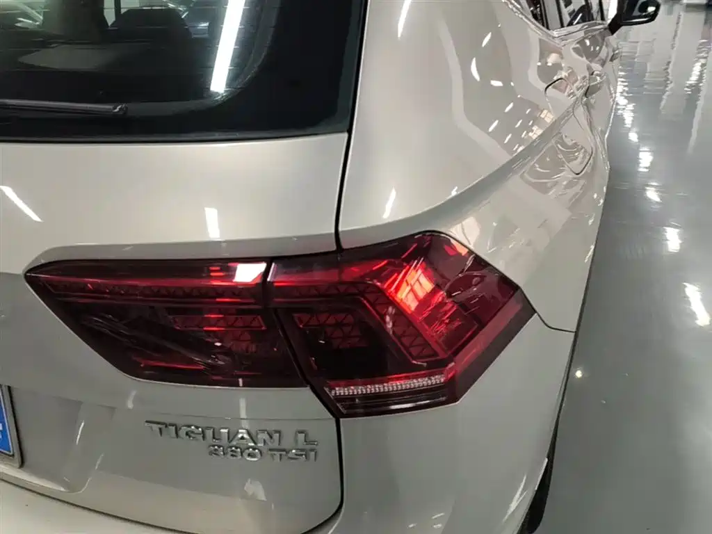 Volkswagen Tiguan L 2017 — фото 8