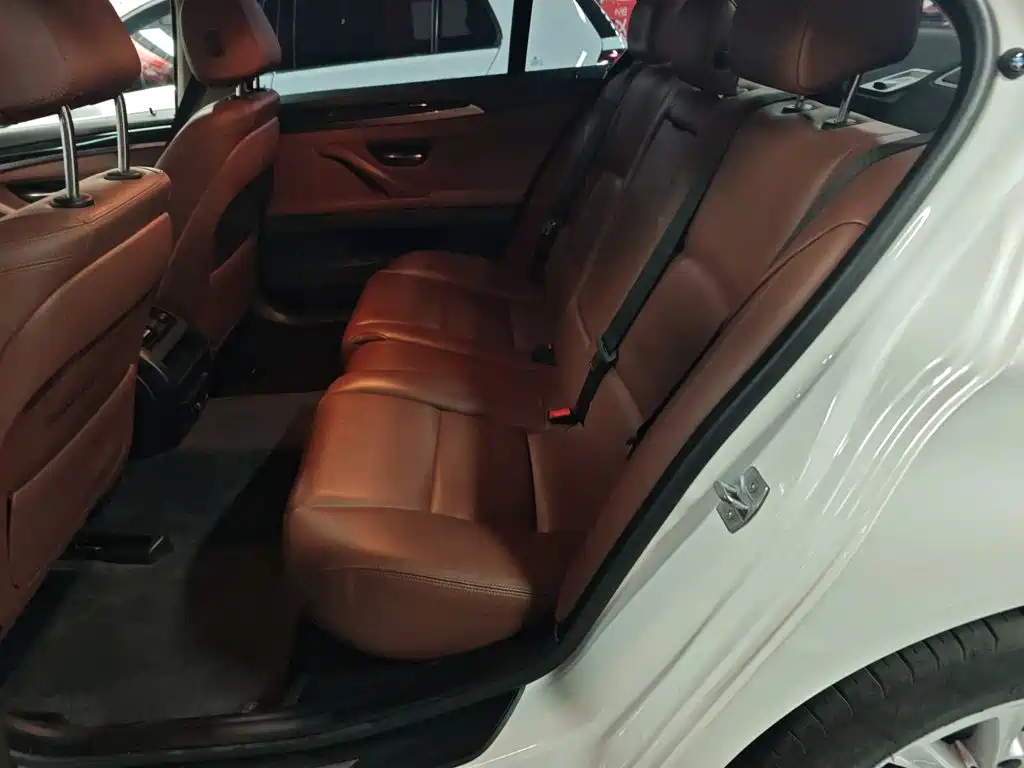 BMW 5 Series 2014 — фото 17