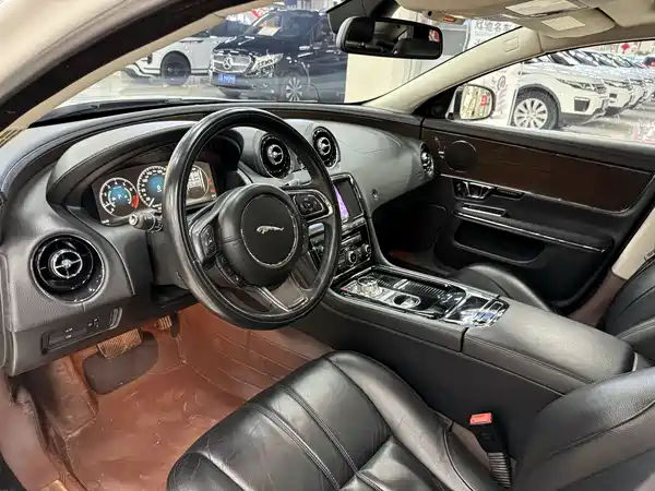 Jaguar XJ 2016