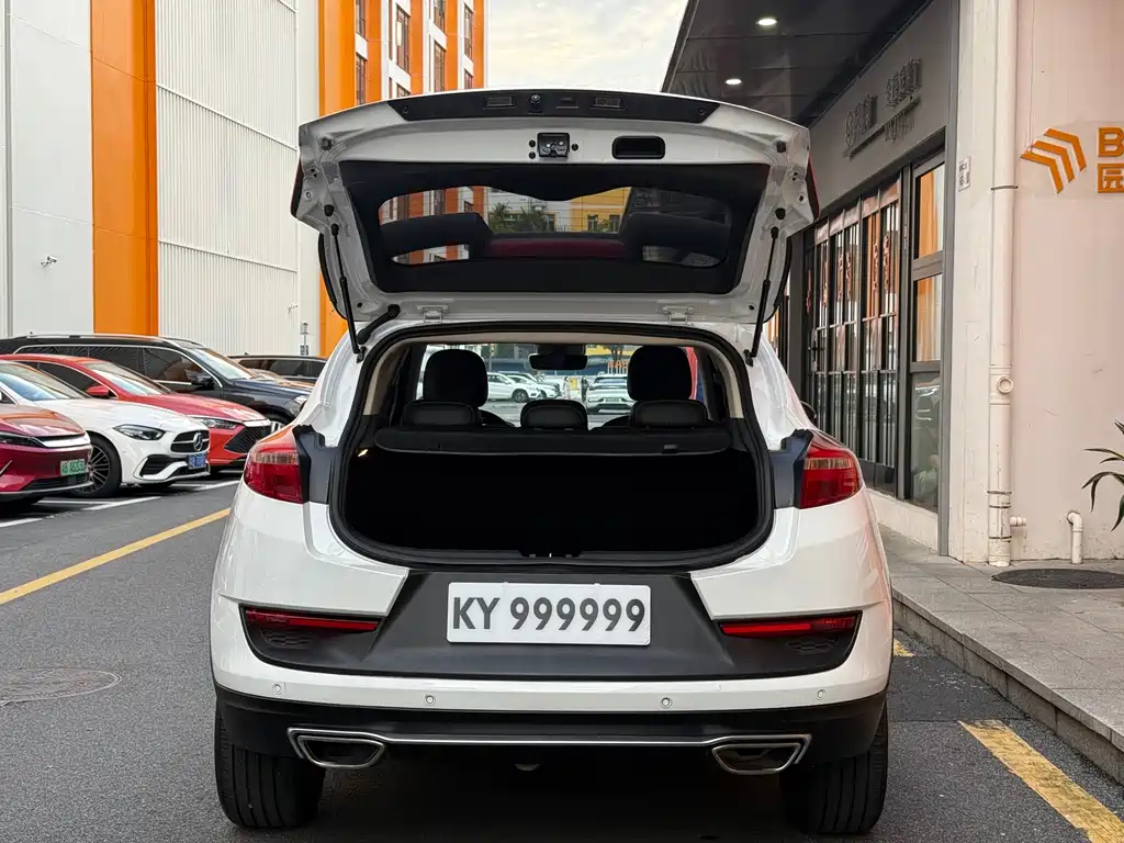 Geely Emgrand GS 2018