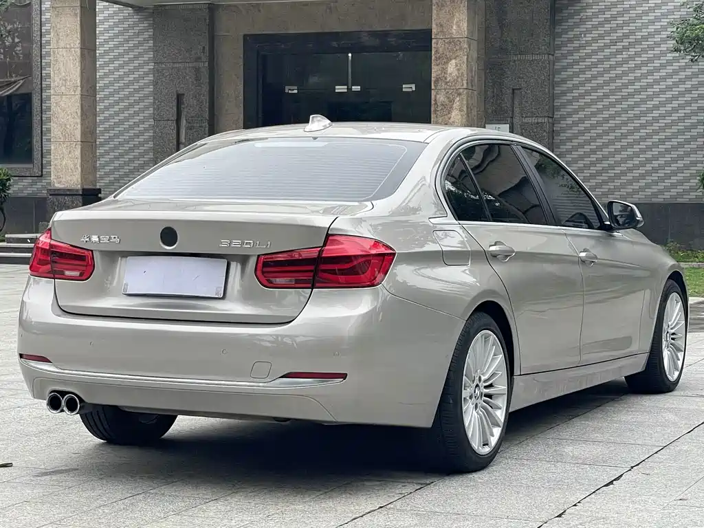 BMW 3 Series 2018 — фото 12