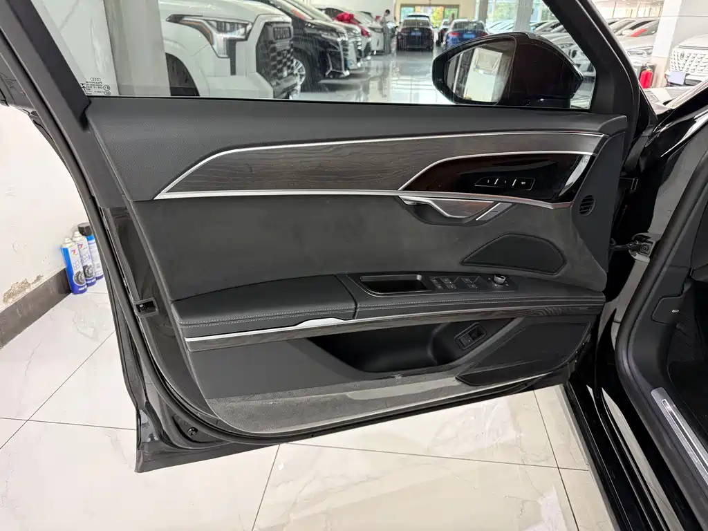 Audi A8 2023