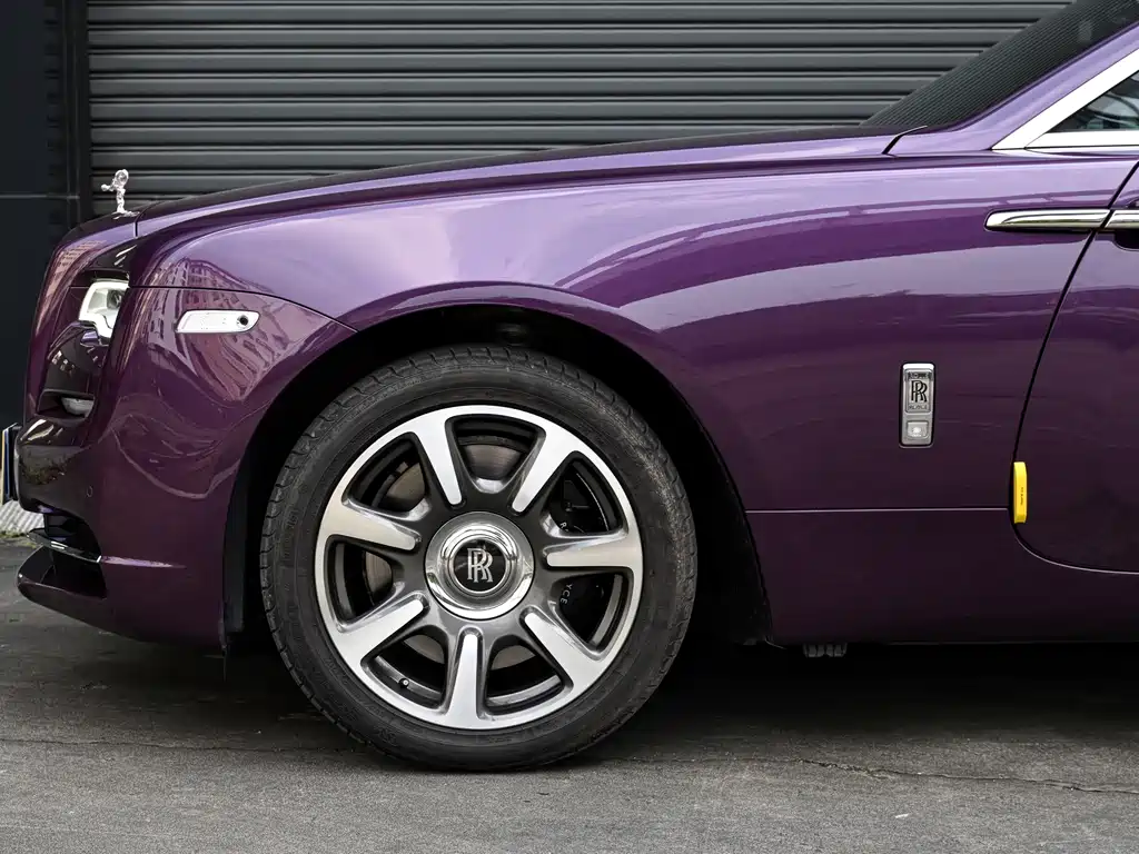 Rolls-Royce Phantom 2019 — фото 17