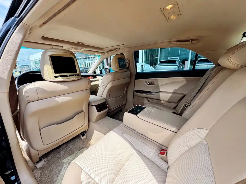 Toyota Crown 2013