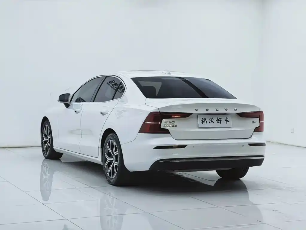 Volvo S60 2023 — фото 30