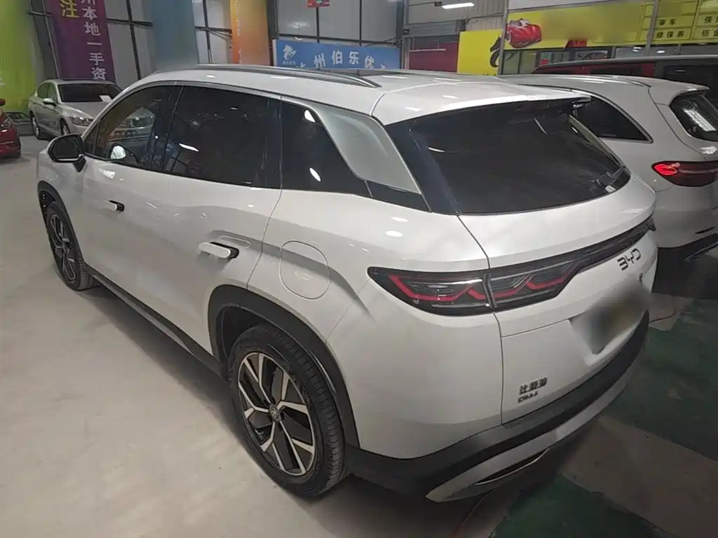 BYD L DM-i 2026 — фото 5