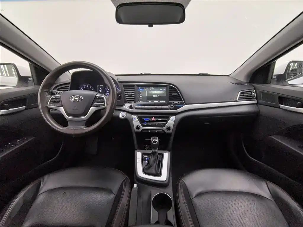 Hyundai Elantra 2018 — фото 5
