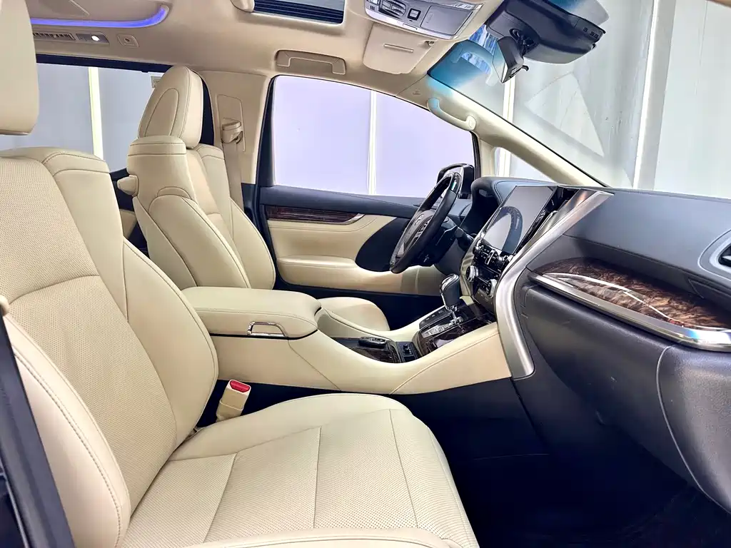 Toyota Alphard 2022 — фото 10