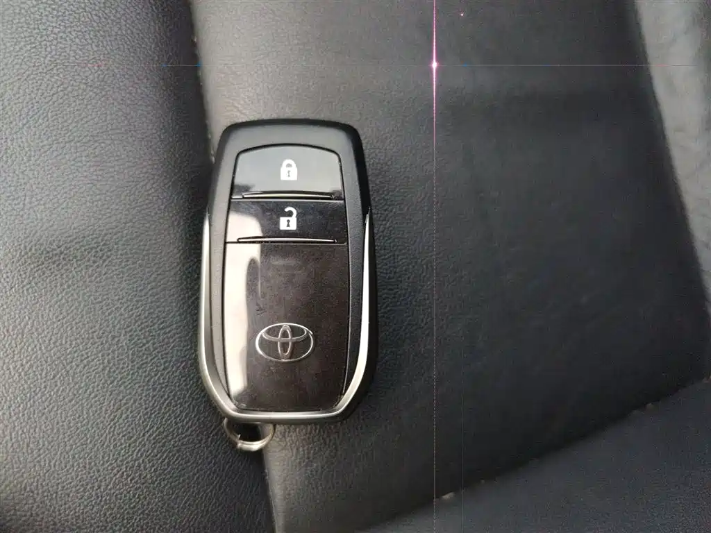 Toyota RAV4 2014 — фото 12
