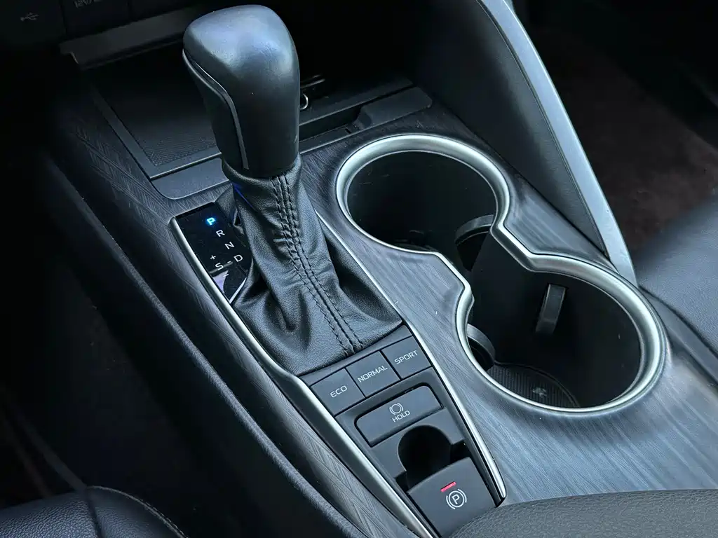 Toyota Camry 2024 — фото 10