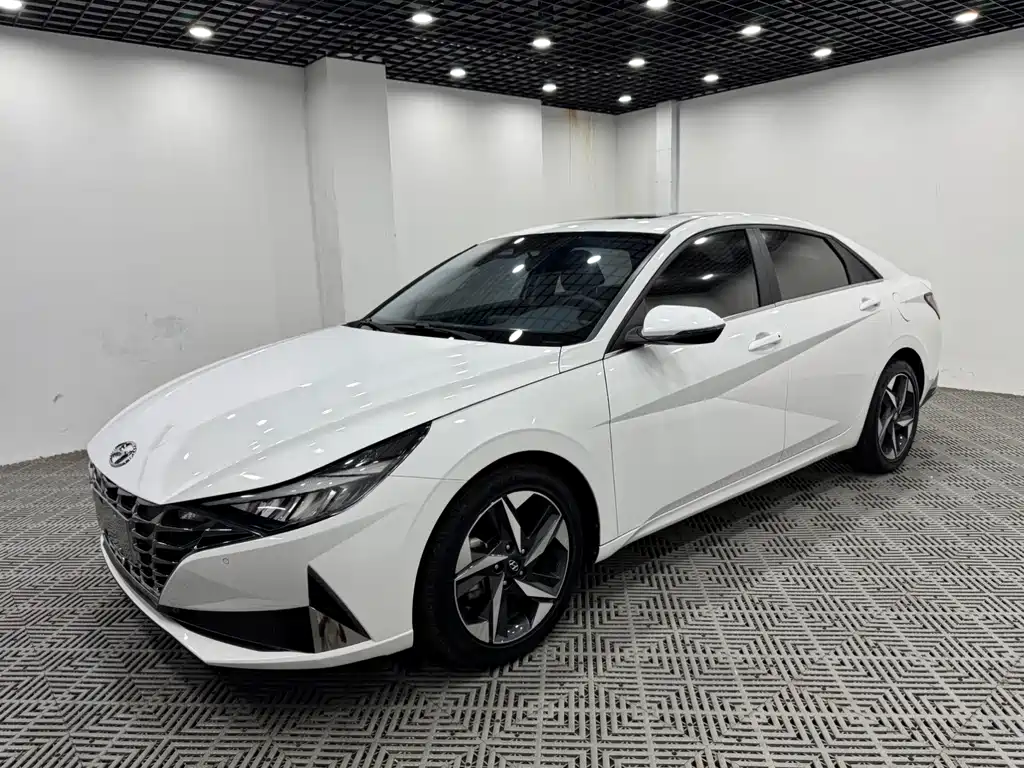 Hyundai Elantra 2022