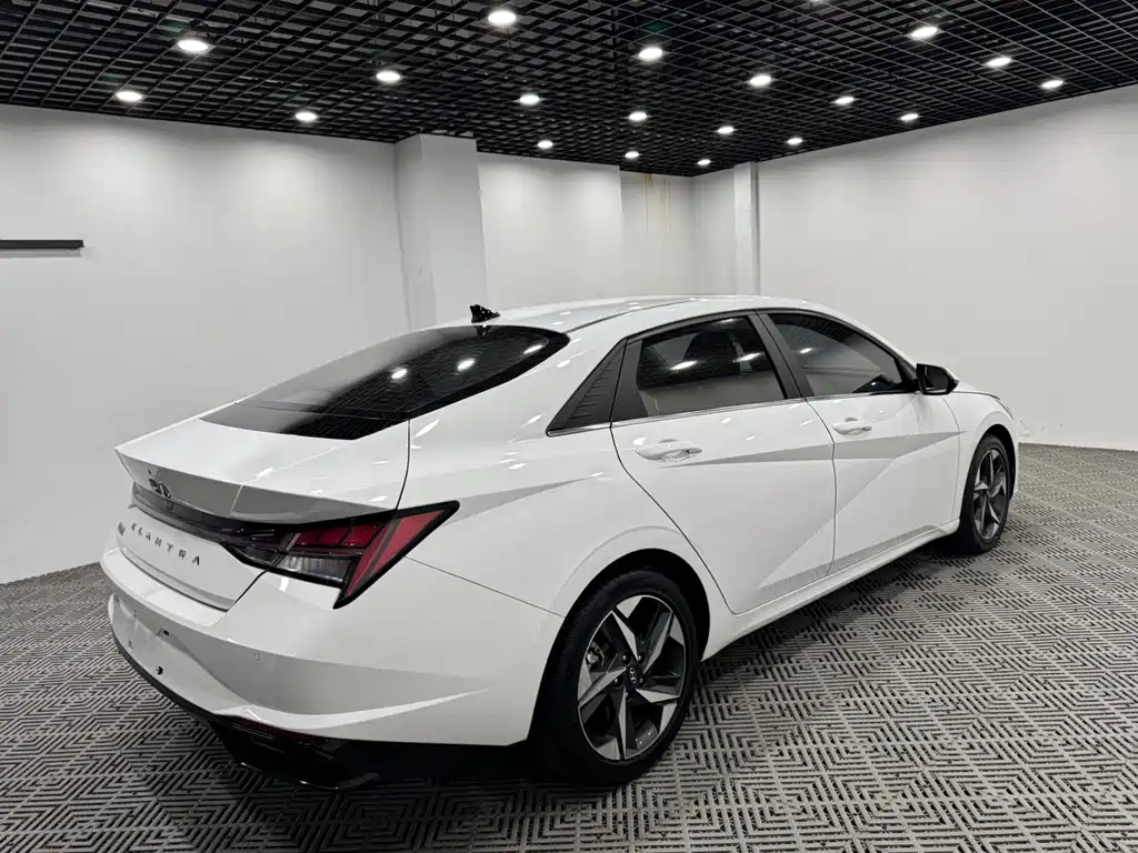 Hyundai Elantra 2022