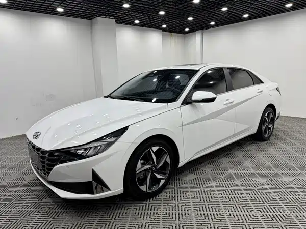 Hyundai Elantra 2022