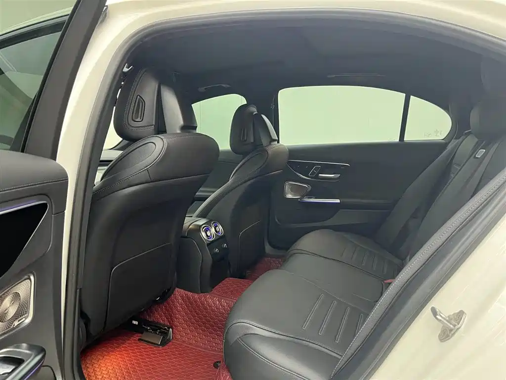 Mercedes-Benz C-Class 2023 — фото 2