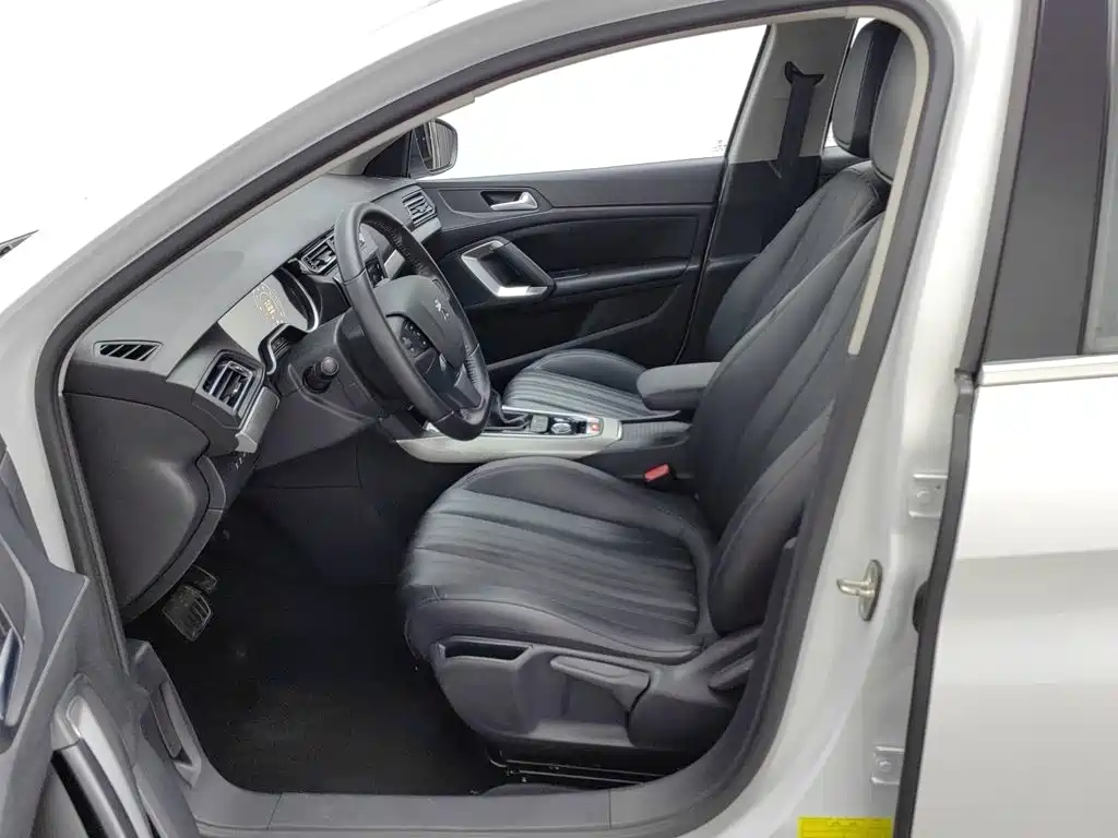 Peugeot 408 2022 — фото 10