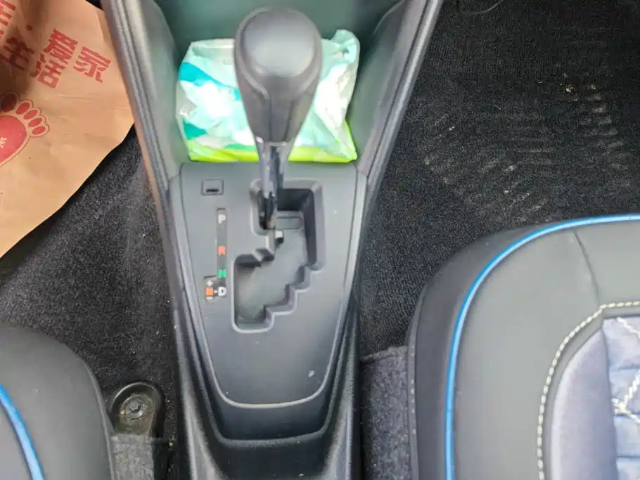 Toyota Yaris L 2017 — фото 16