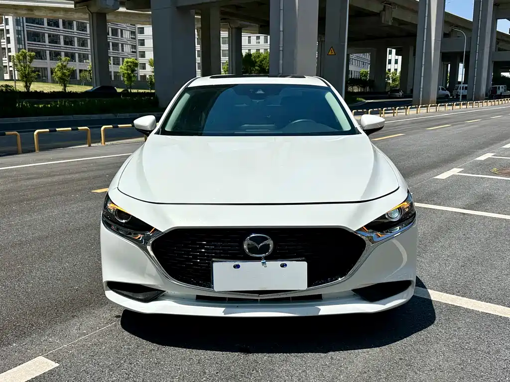 Mazda 3 Axela 2023 — фото 2