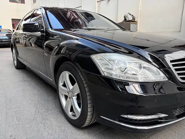 Mercedes-Benz S-Class 2011