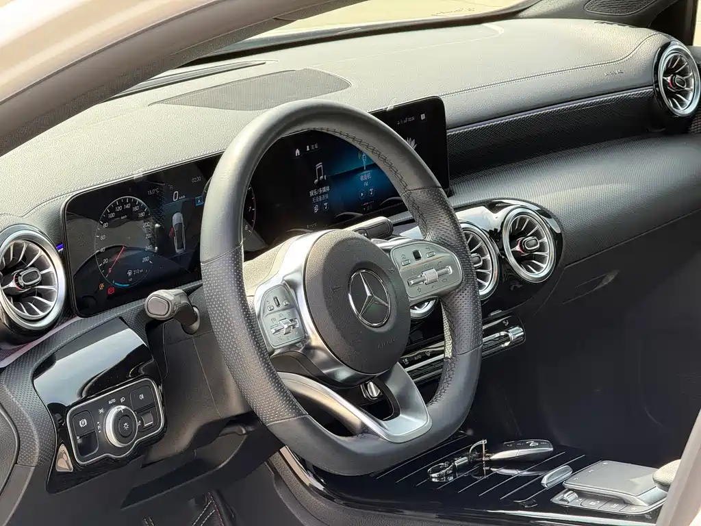 Mercedes-Benz A-Class 2021 — фото 16