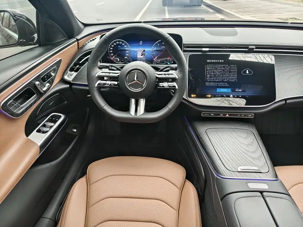 Mercedes-Benz E-Class 2024 — фото 16