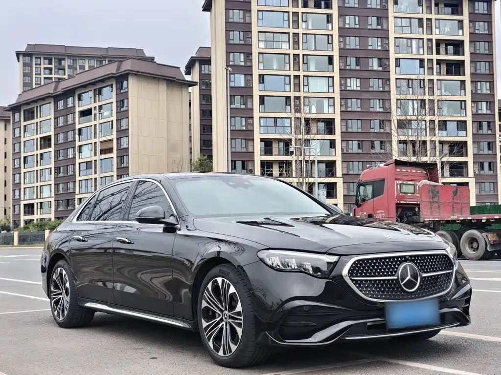 Mercedes-Benz E-Class 2024 — фото 25