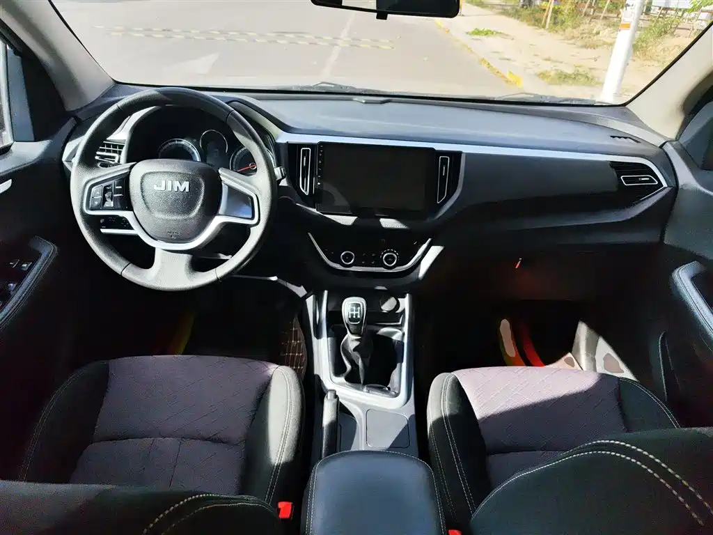 Isuzu RE-MAX 2023 — фото 13