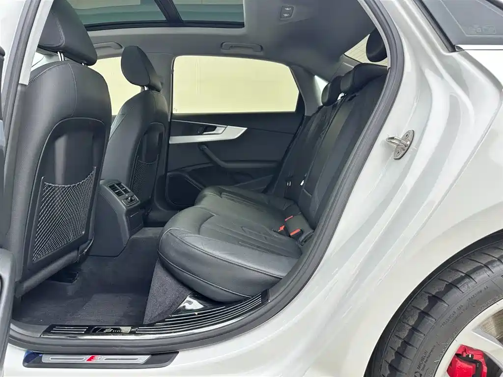 Audi A4L 2019
