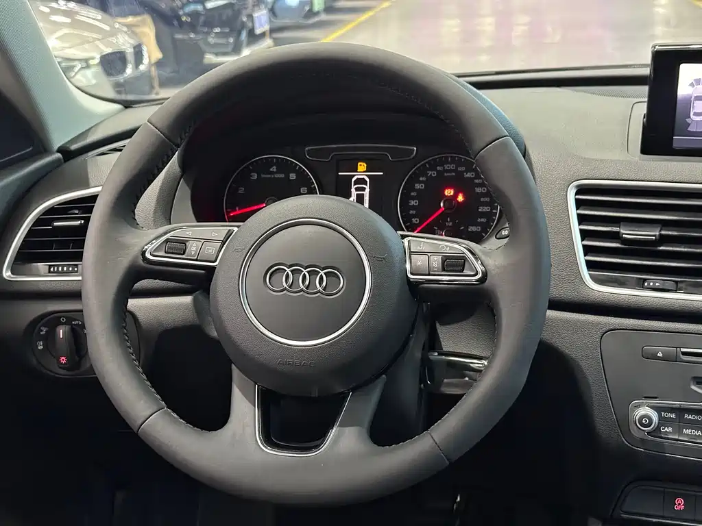Audi Q3 2019 — фото 15