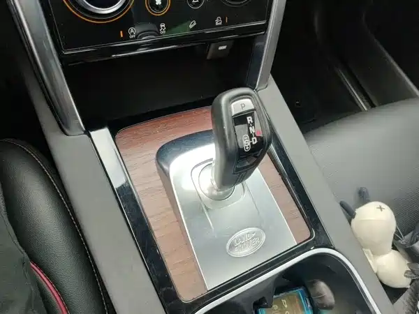 Land Rover Discovery Sport 2021