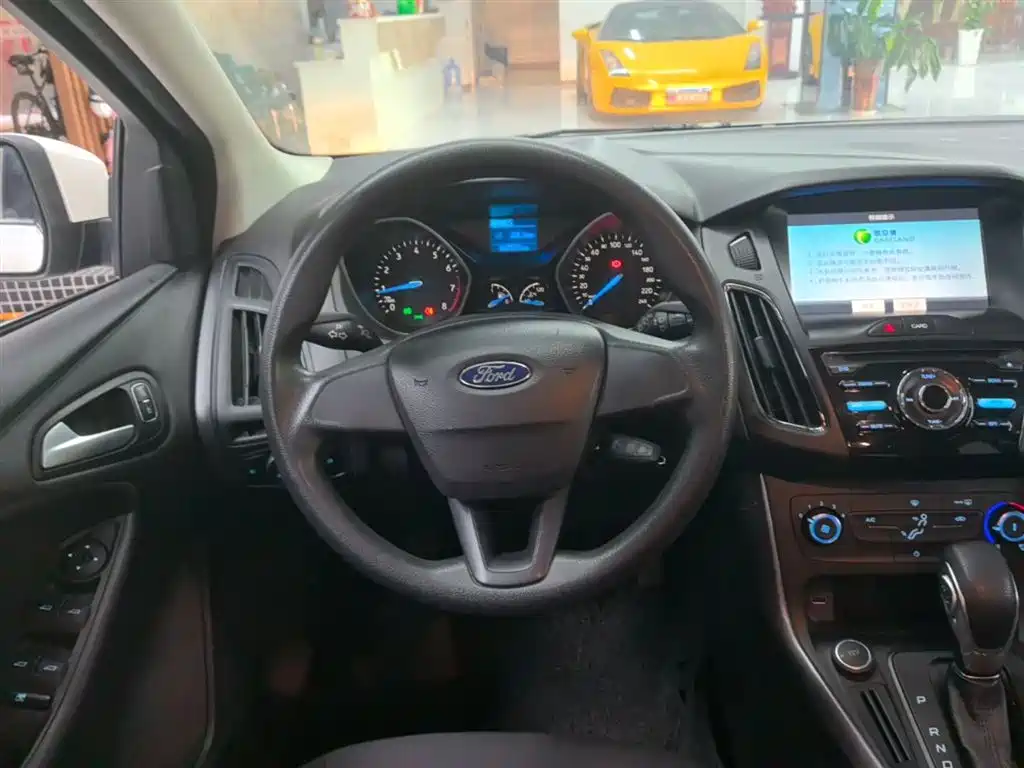 Ford Focus 2017 — фото 11